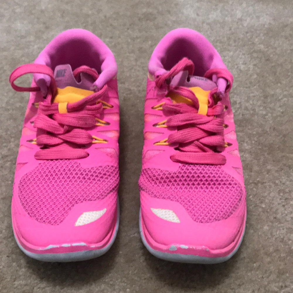 Pink nike 5